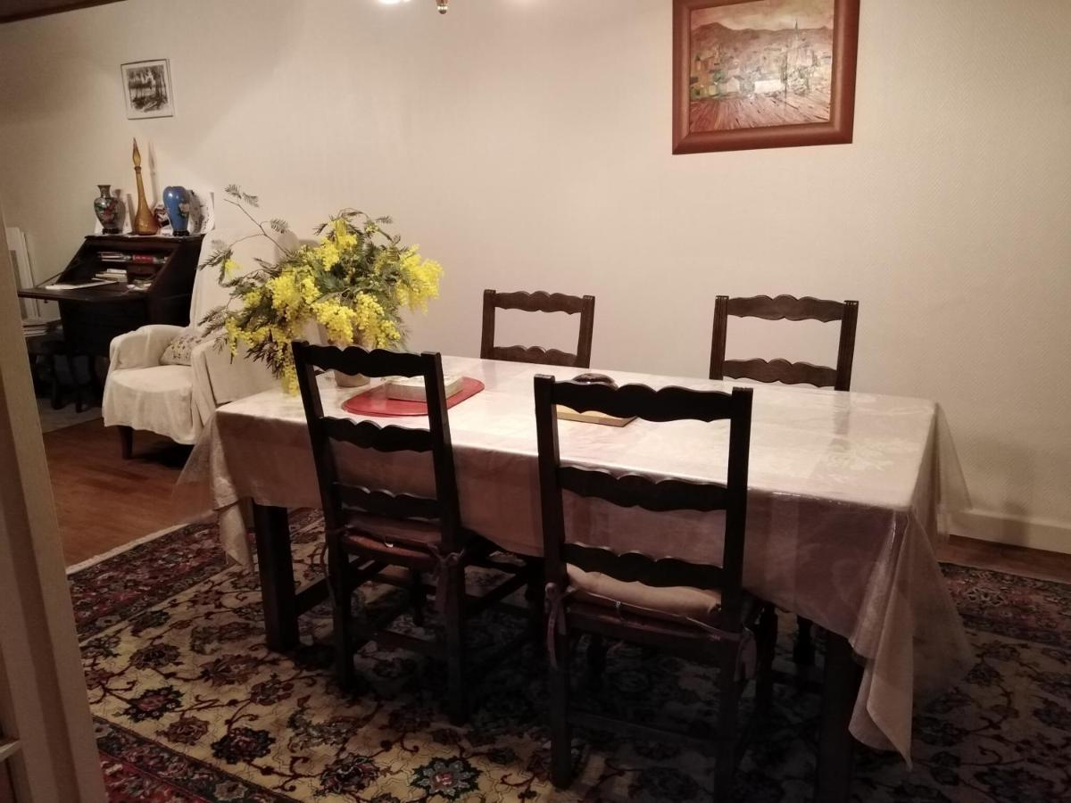 Holiday home Maison Familiale Coteaux De La Vezere Voutezac